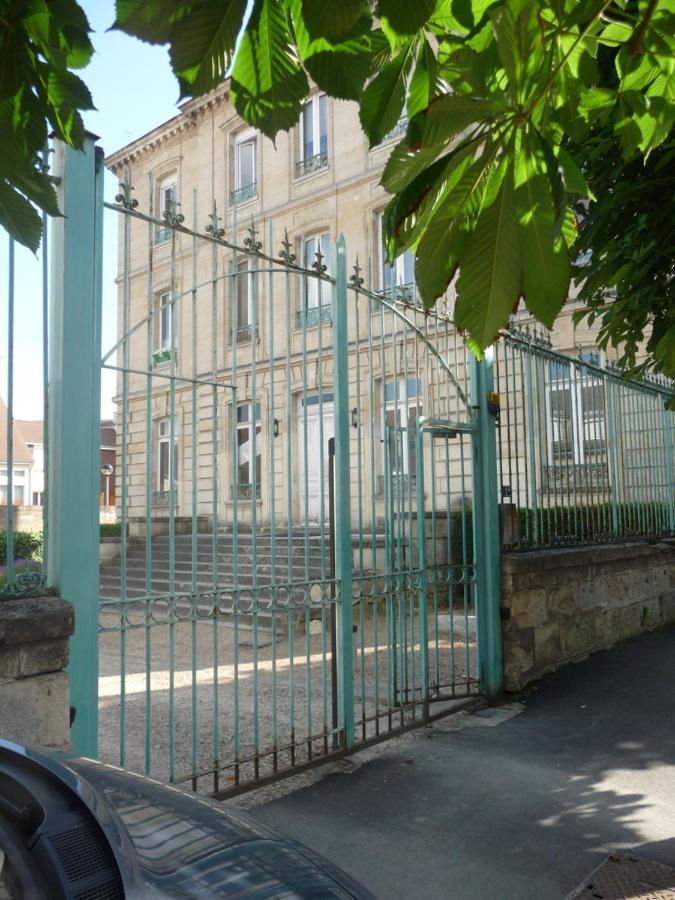 Studio Dans Charmante Batisse De Maitre Compiegnoise Compiègne Eksteriør billede